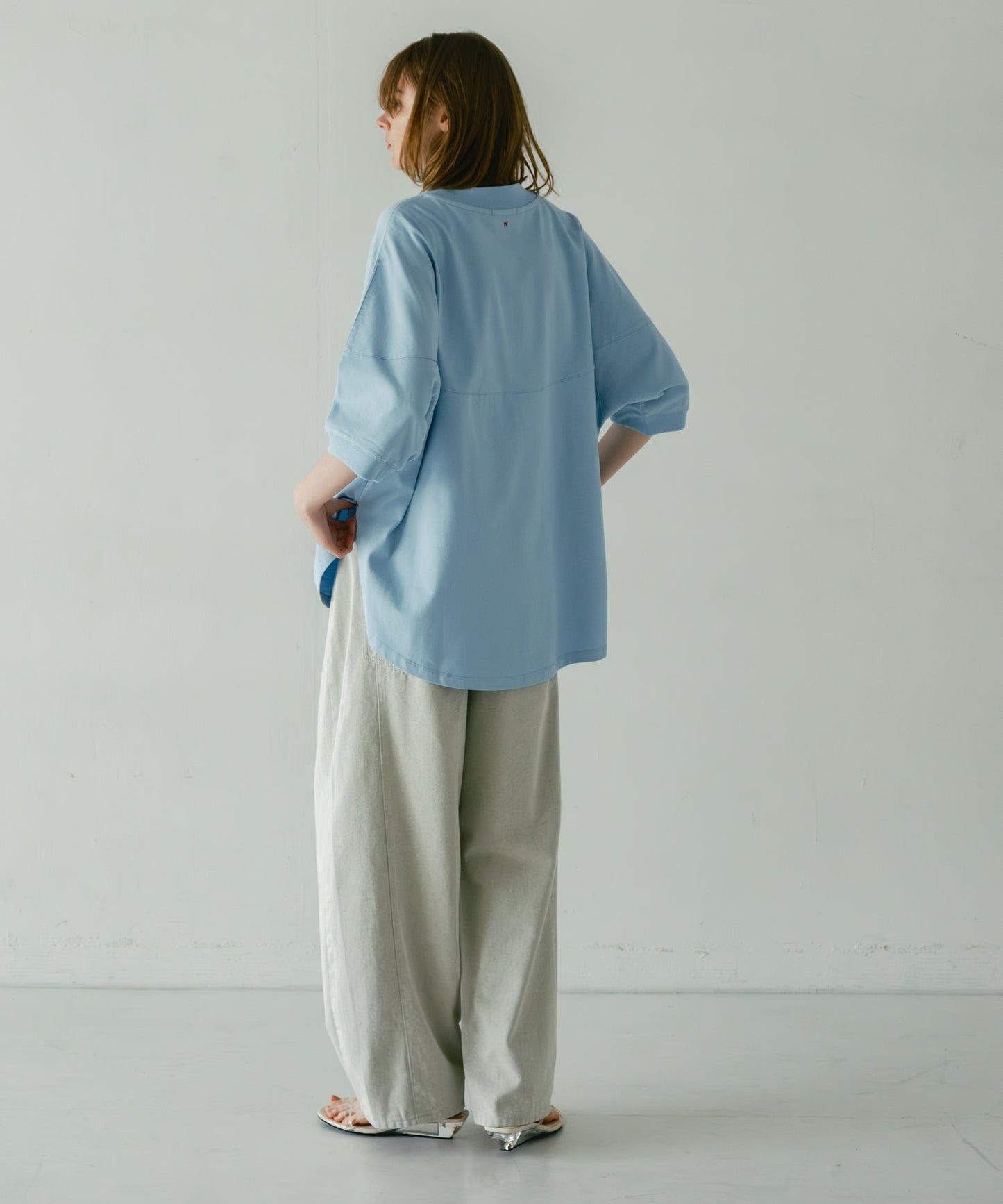 asymmetry tuck denim / WHT26HPT4068