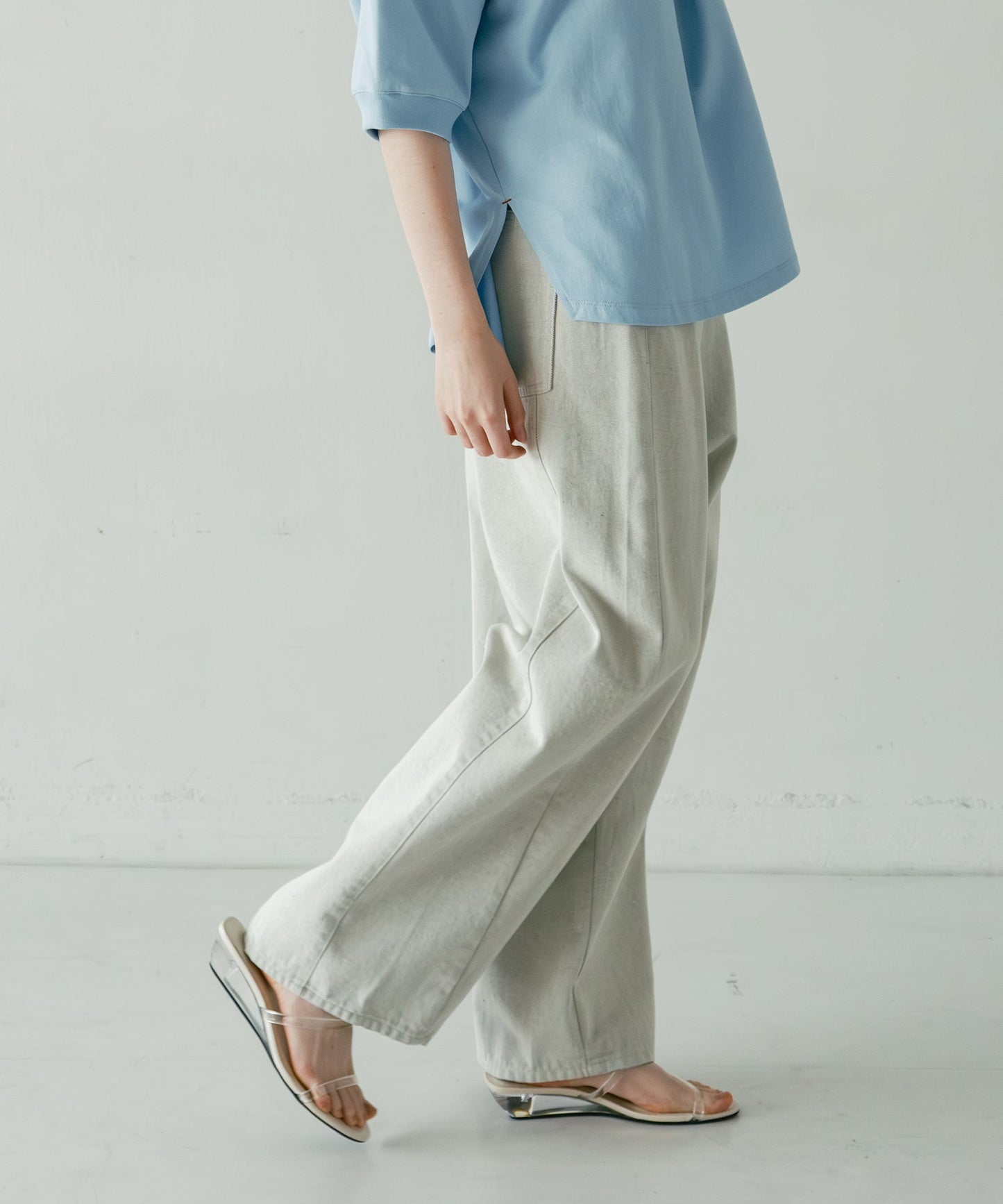asymmetry tuck denim / WHT26HPT4068
