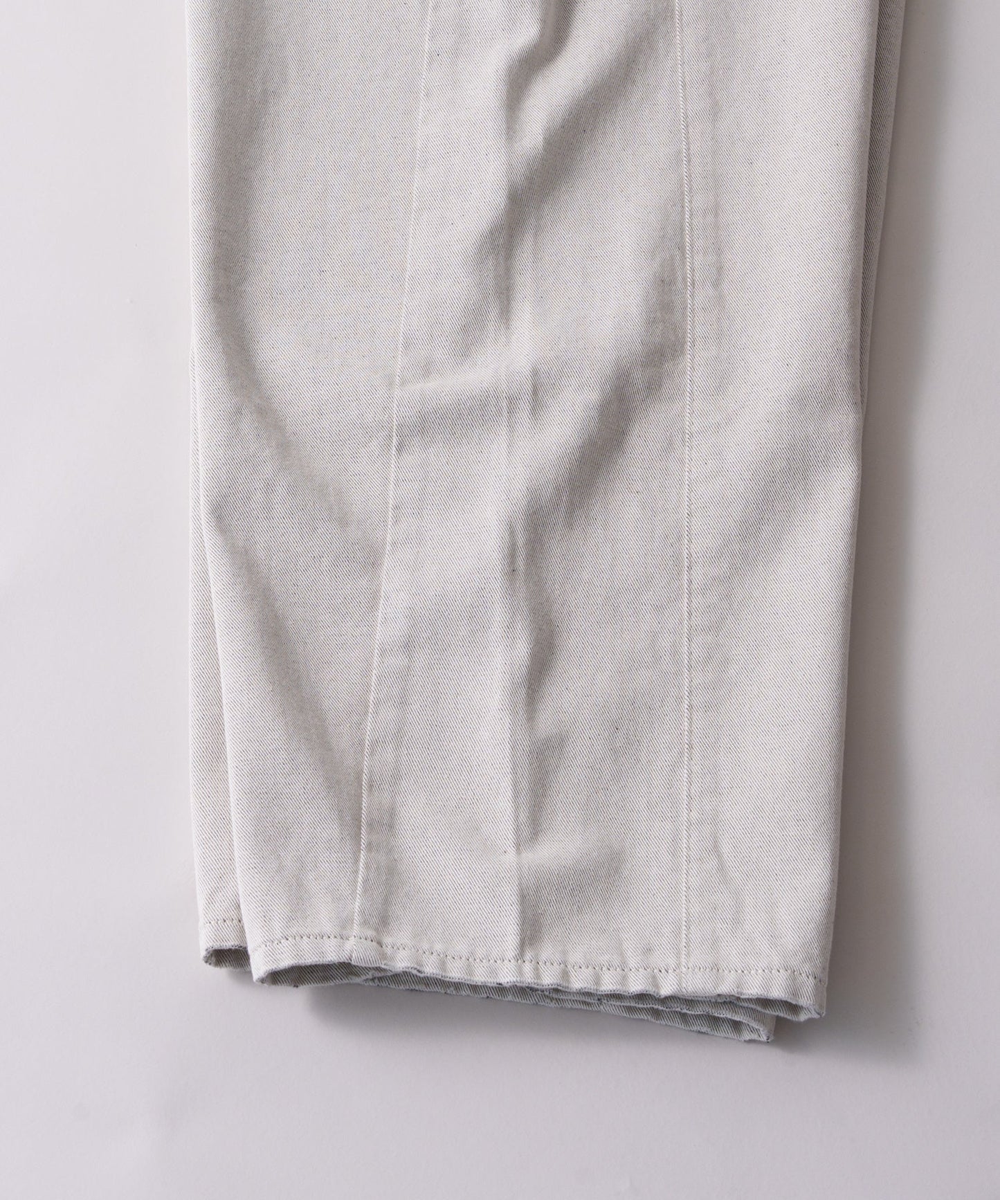 asymmetry tuck denim / WHT26HPT4068