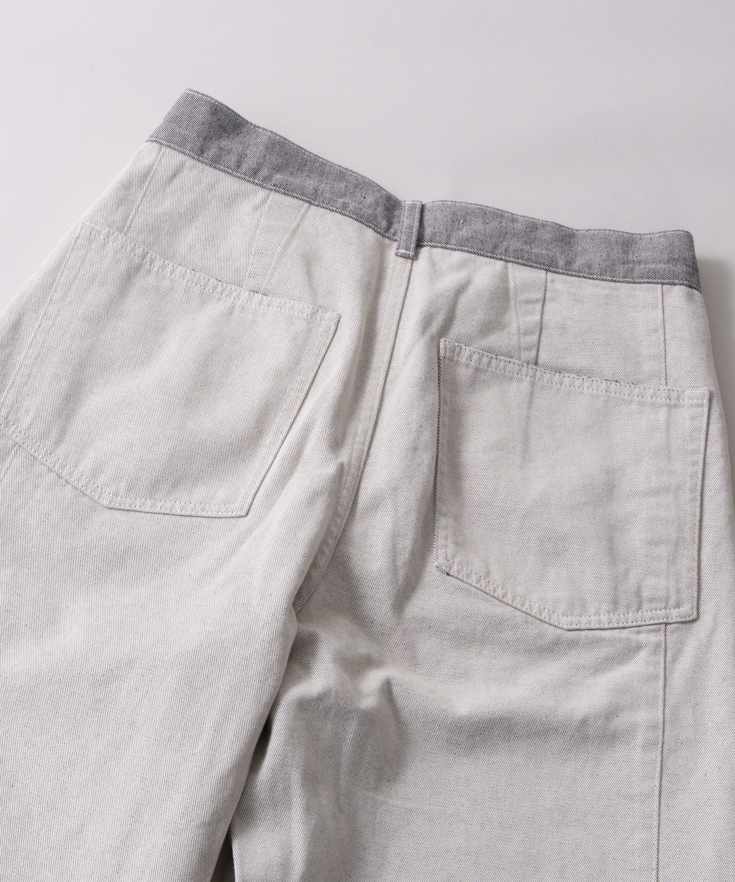 asymmetry tuck denim / WHT26HPT4068