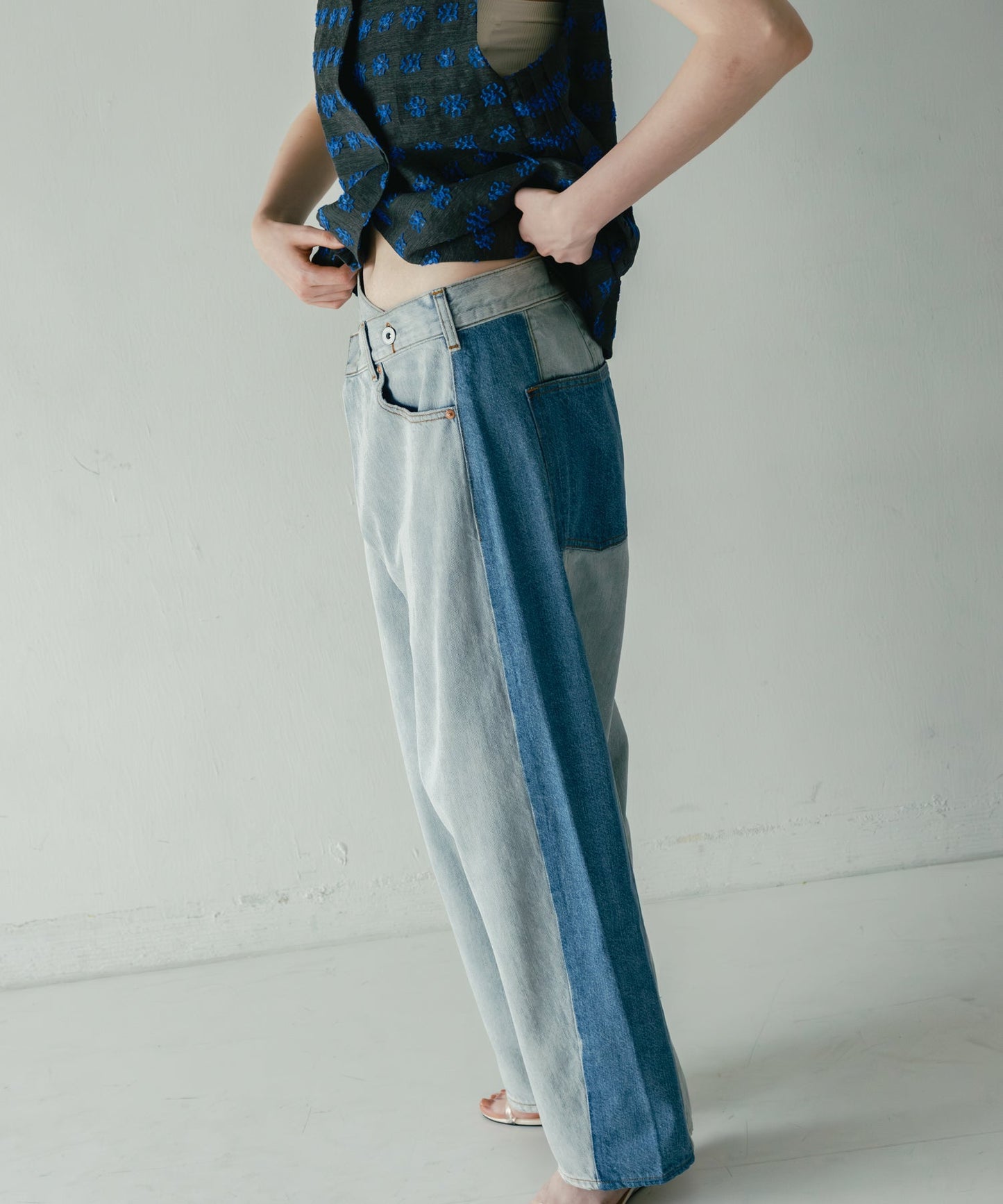 asymmetry tuck denim / WHT26HPT4068
