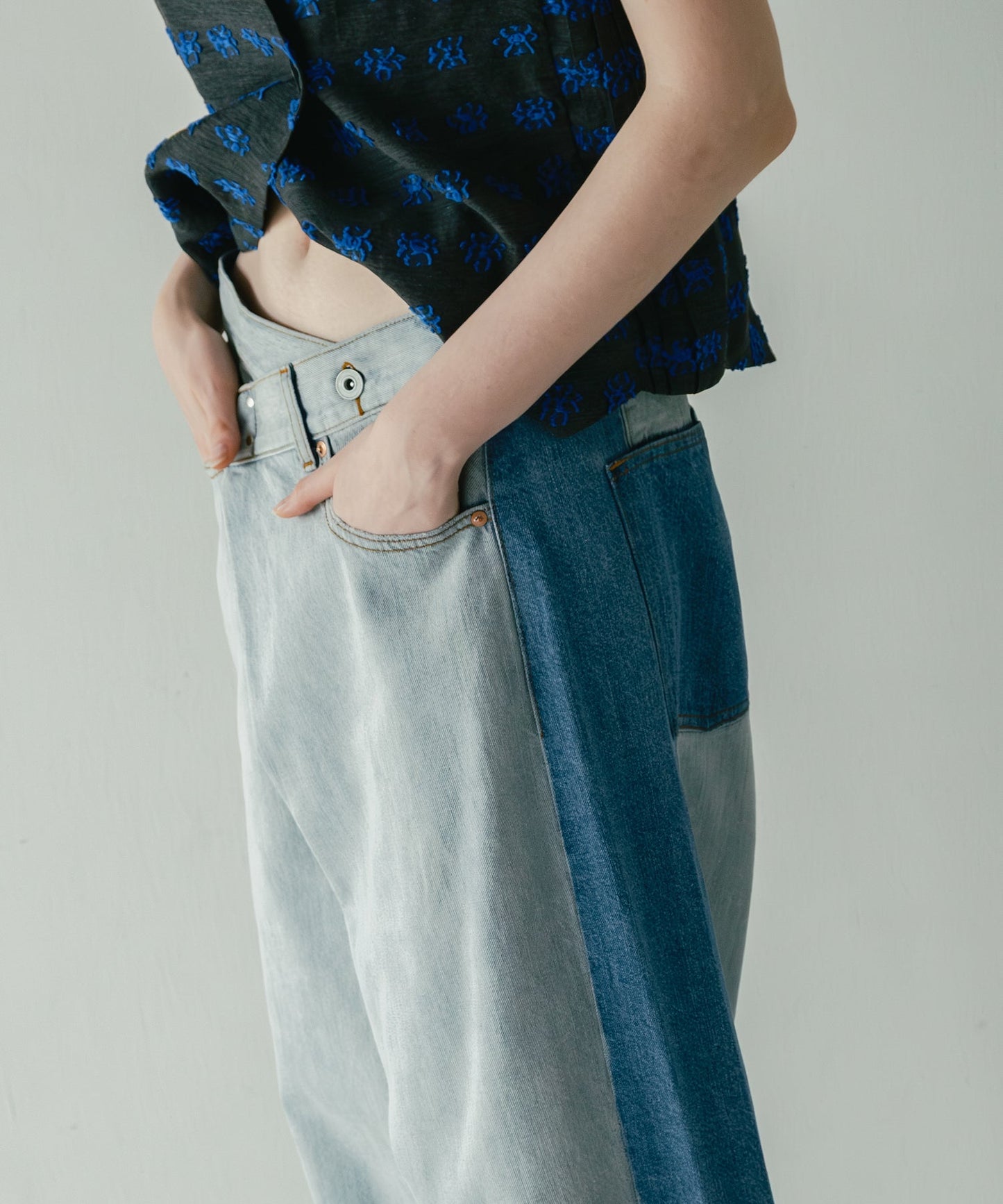 asymmetry tuck denim / WHT26HPT4068