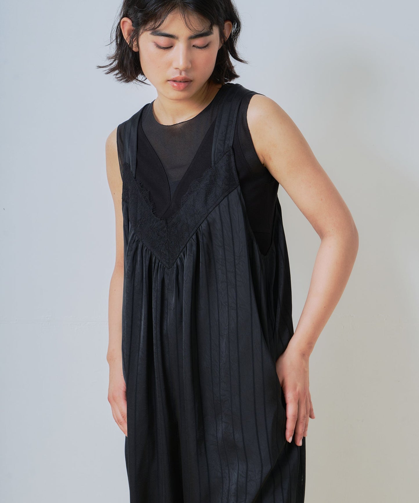 lace stain overall / WHT26HPT4069
