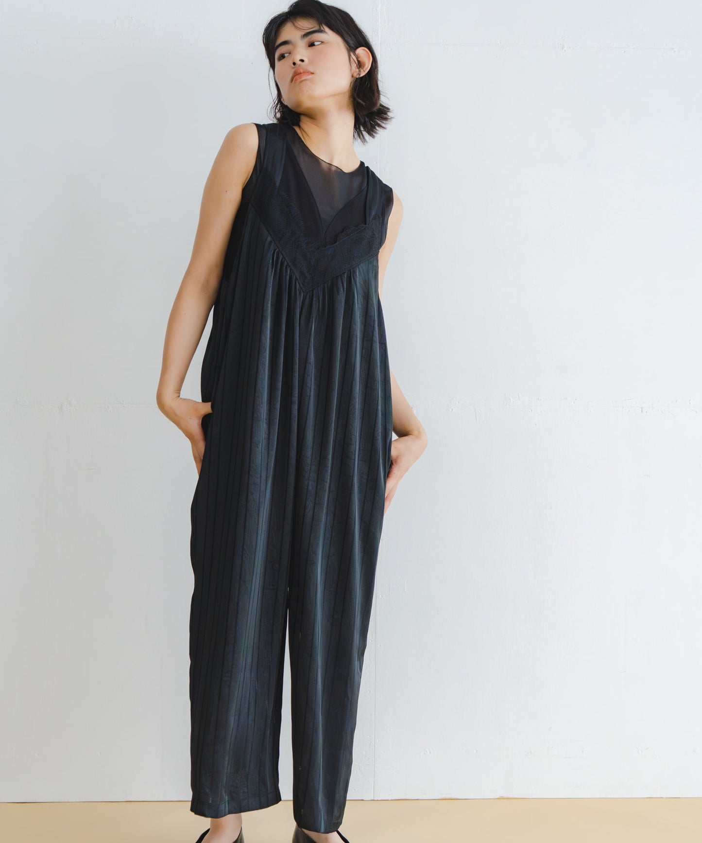 lace stain overall / WHT26HPT4069