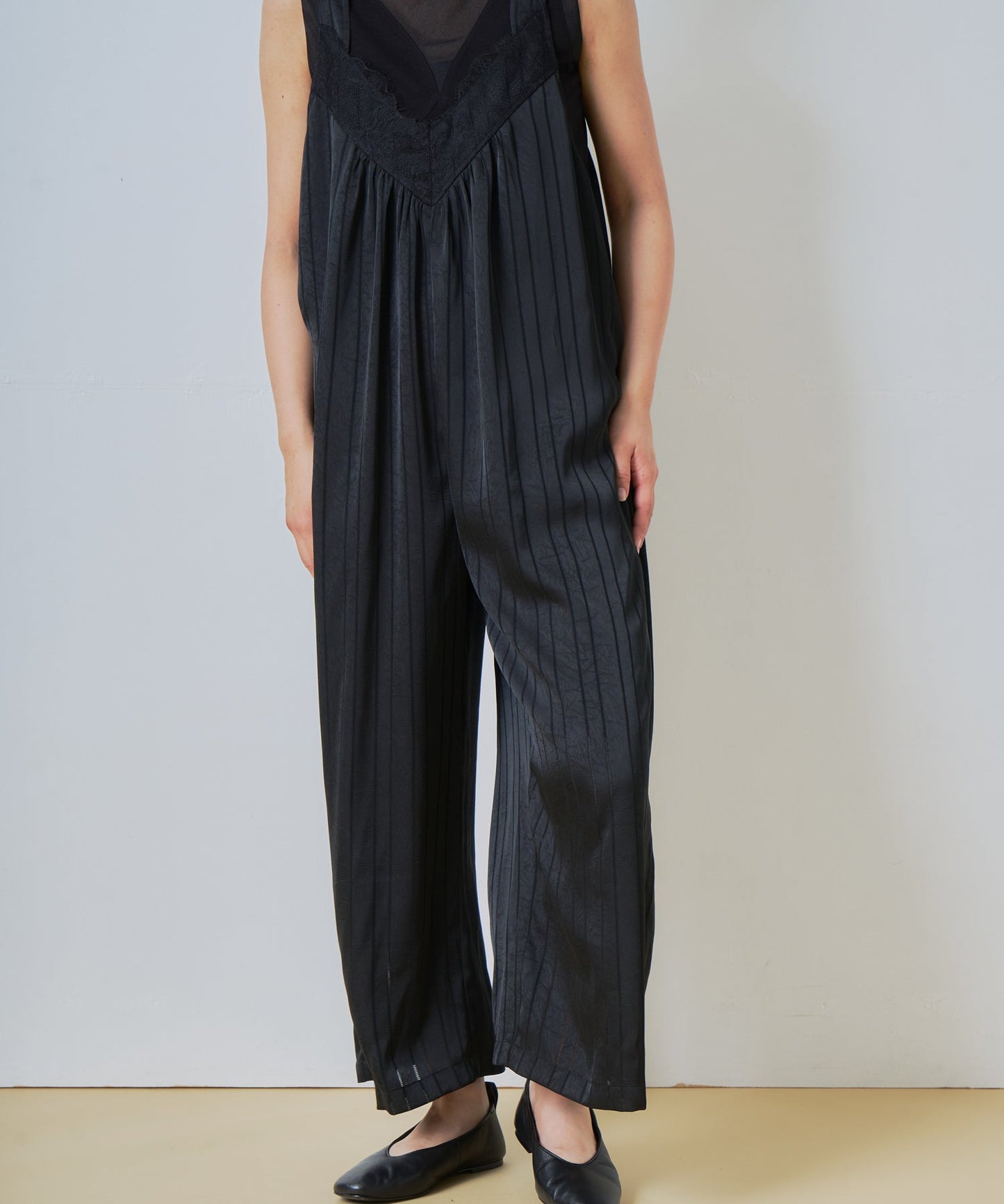 lace stain overall / WHT26HPT4069