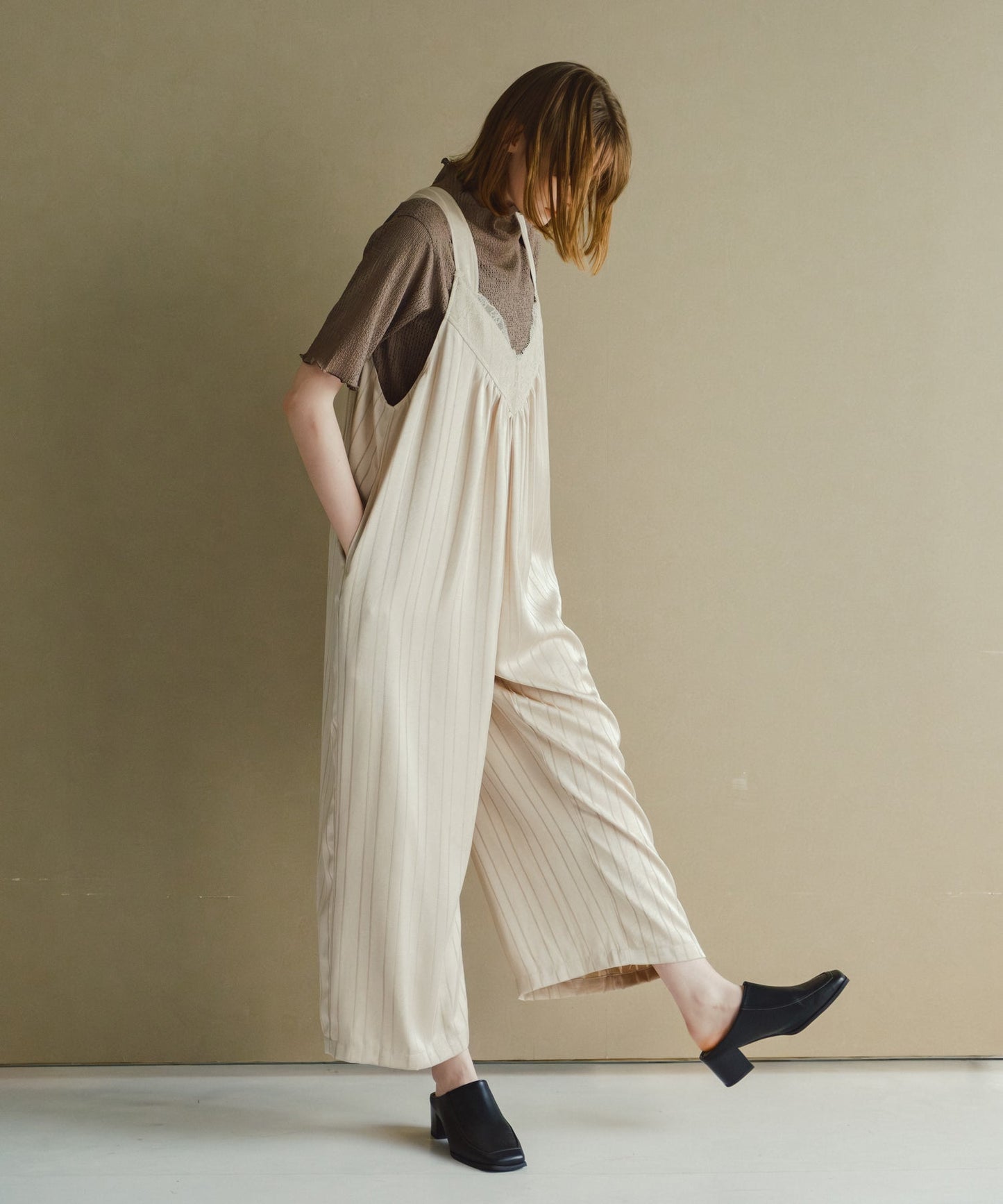 lace stain overall / WHT26HPT4069