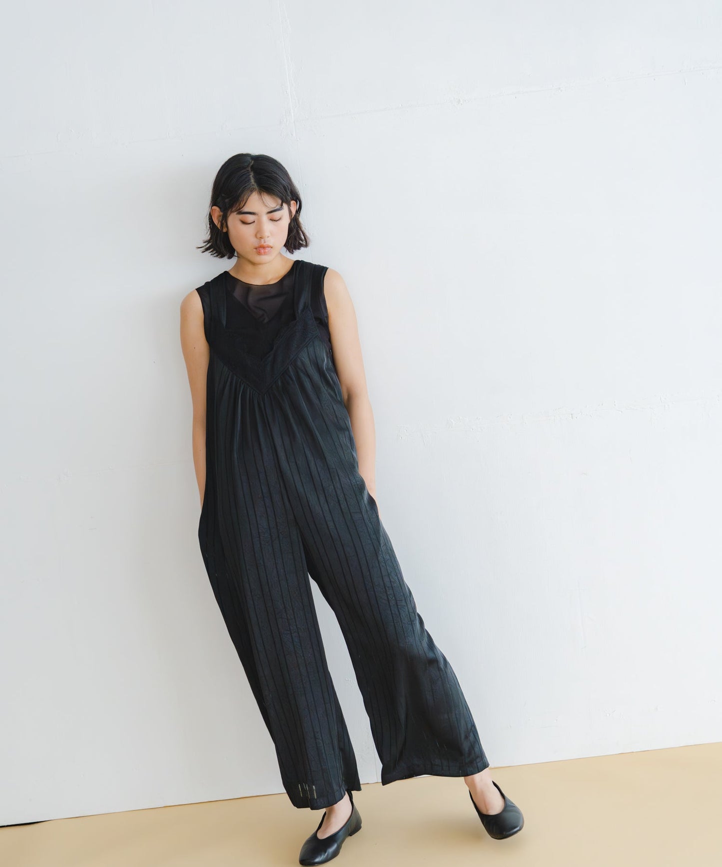 lace stain overall / WHT26HPT4069
