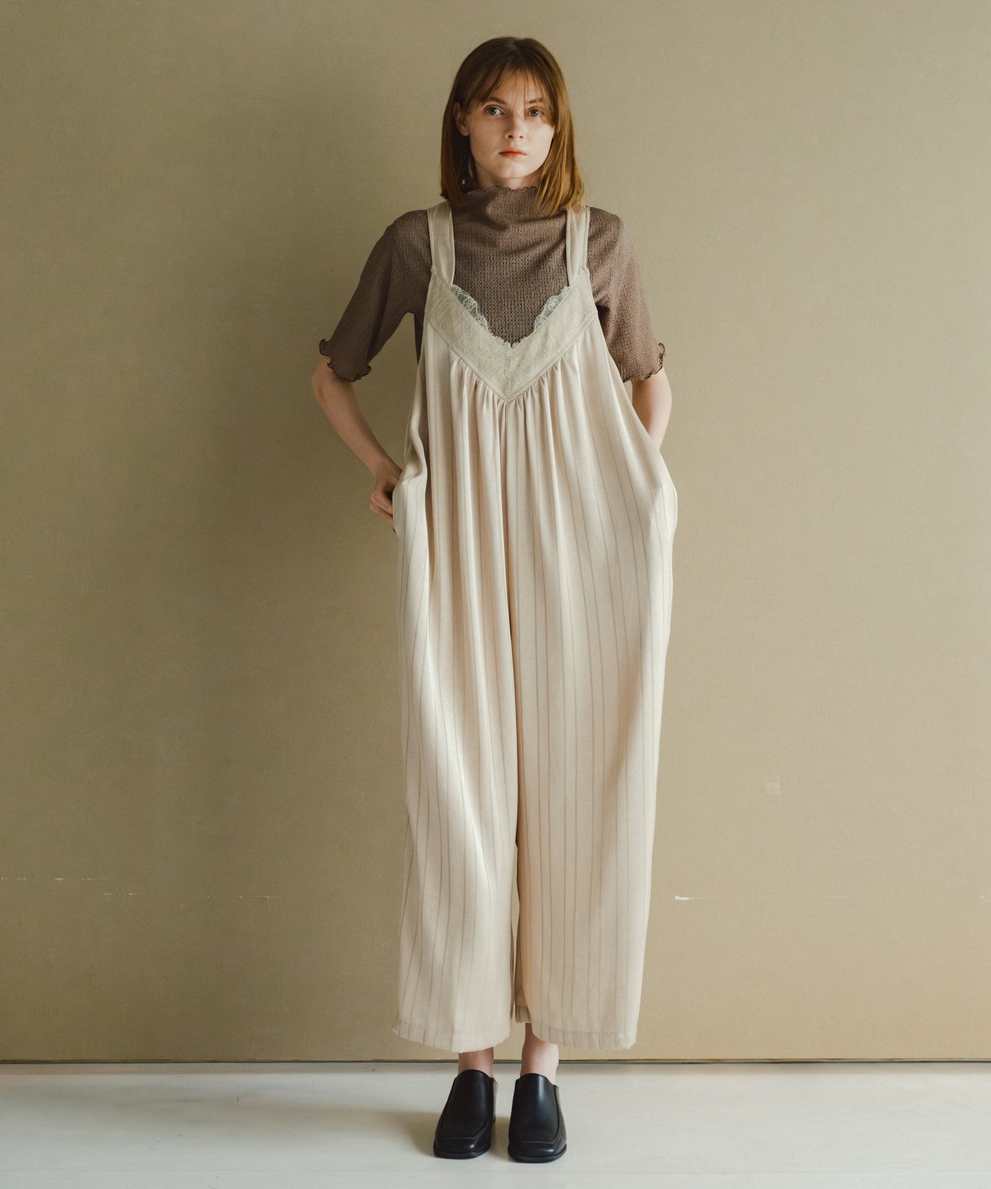 lace stain overall / WHT26HPT4069