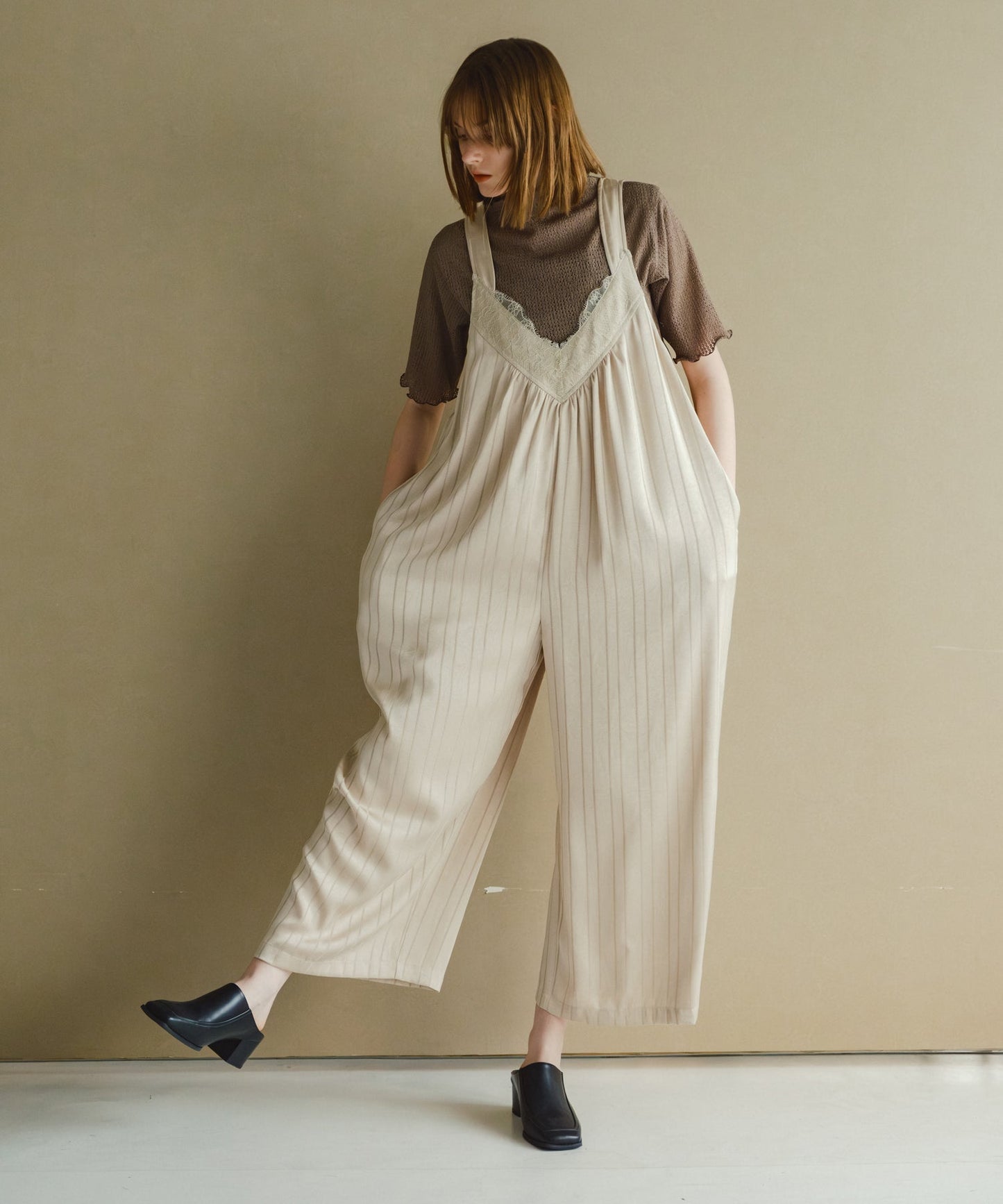 lace stain overall / WHT26HPT4069