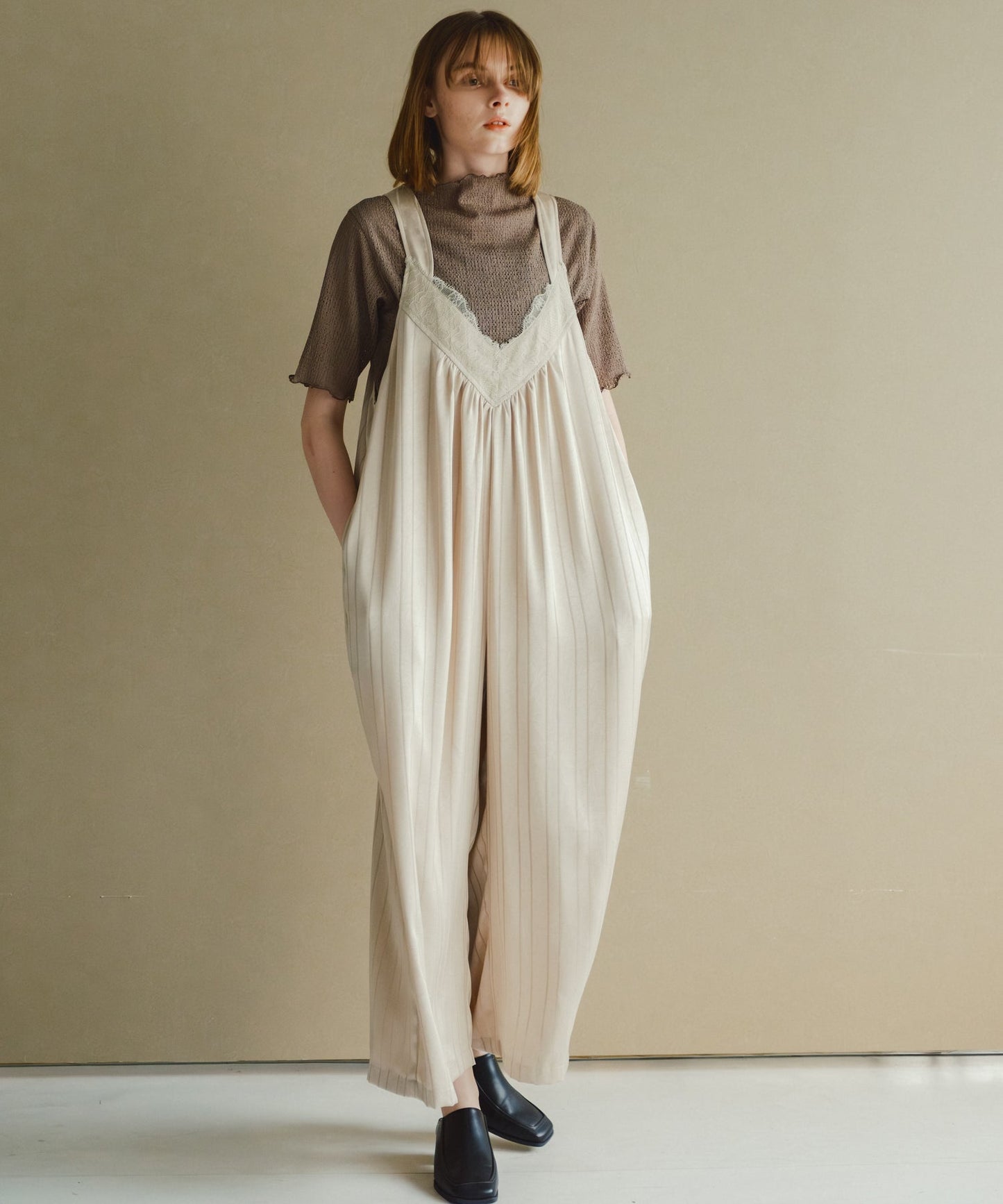 lace stain overall / WHT26HPT4069