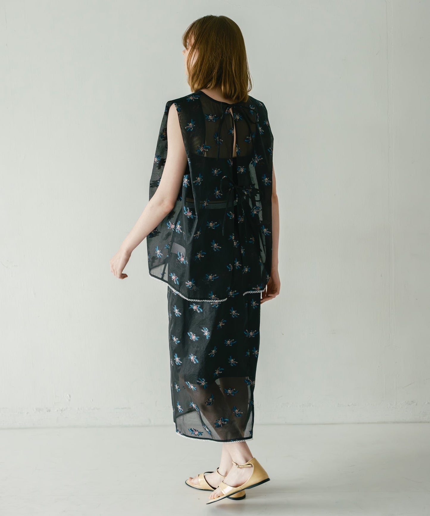sheer flower skirt / WHT26HSK4031