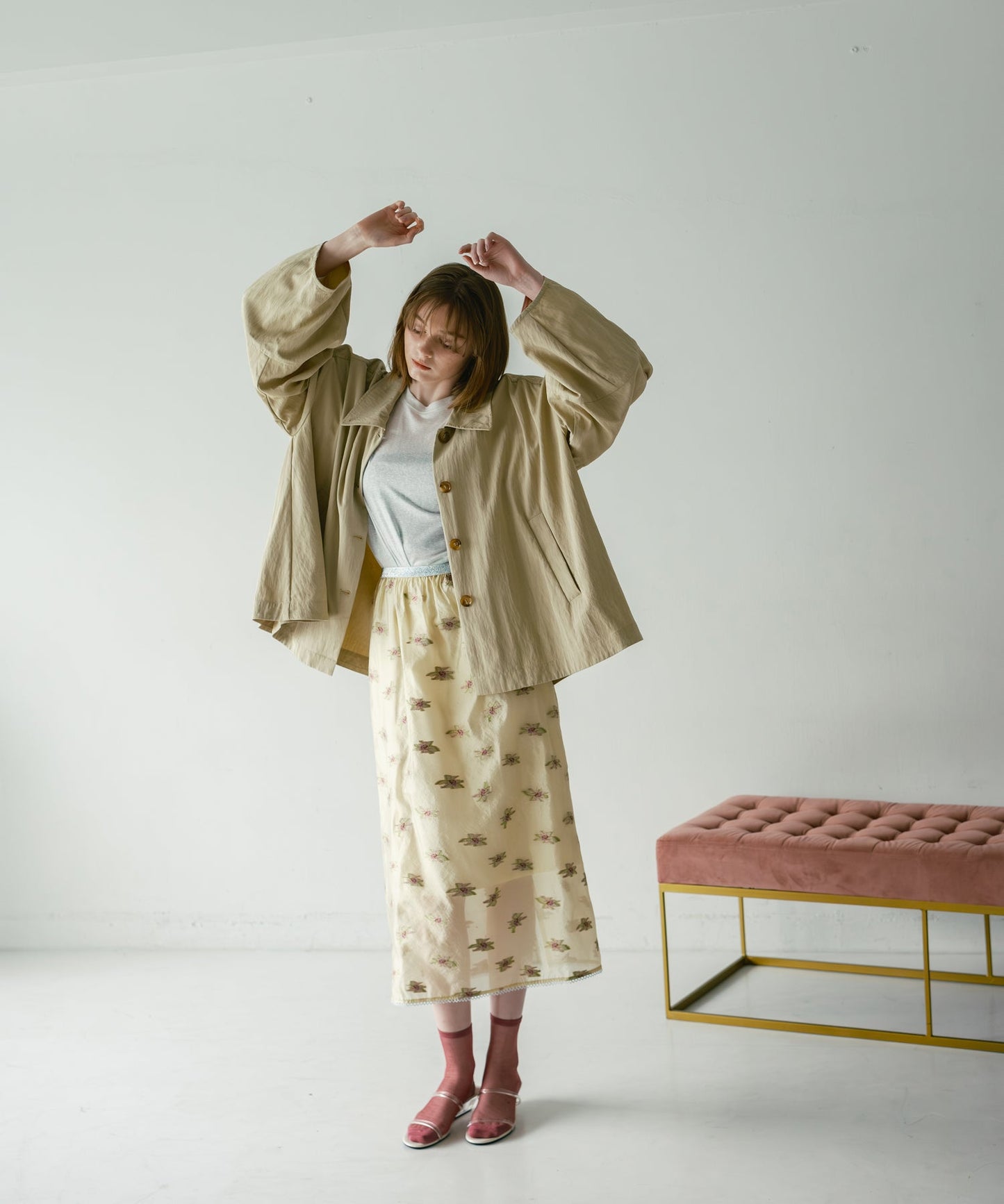 sheer flower skirt / WHT26HSK4031
