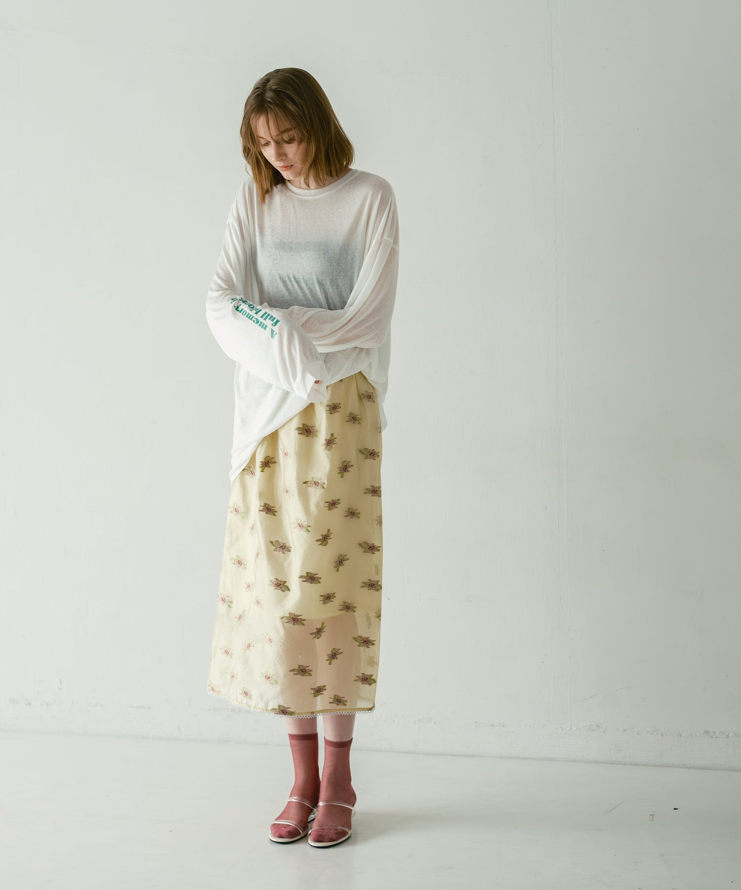 sheer flower skirt / WHT26HSK4031