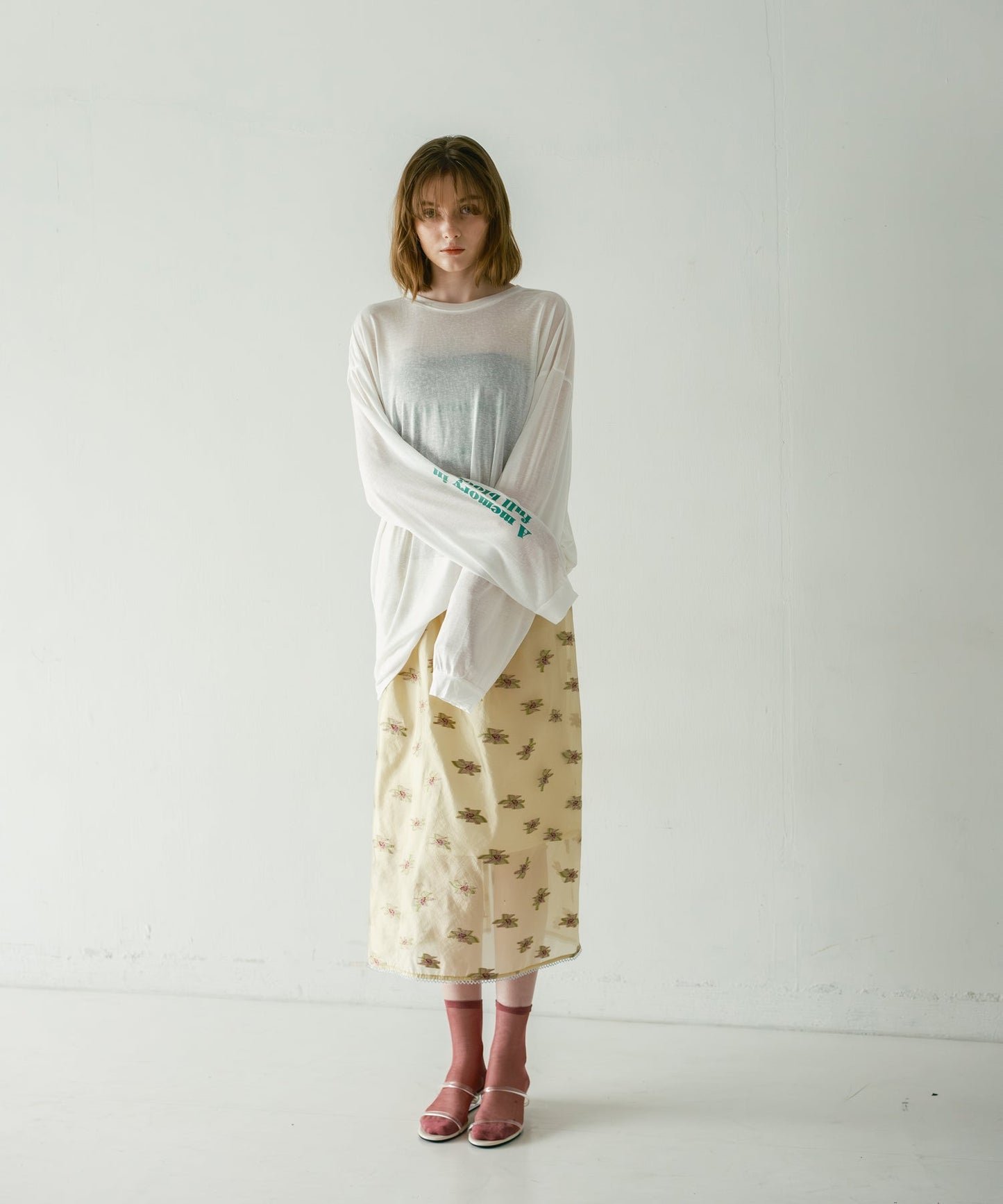 sheer flower skirt / WHT26HSK4031