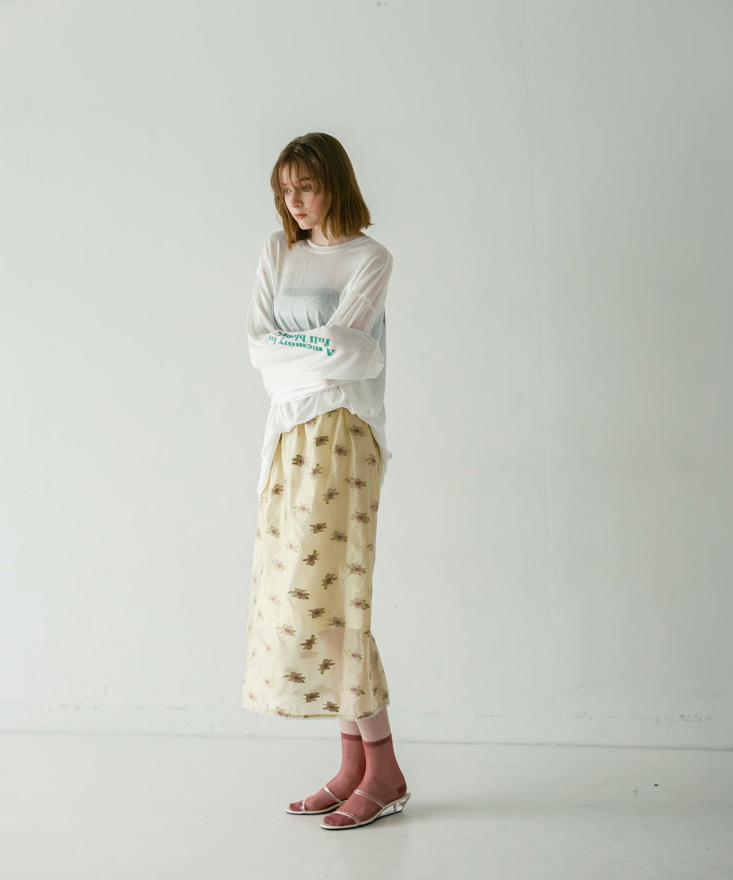 sheer flower skirt / WHT26HSK4031