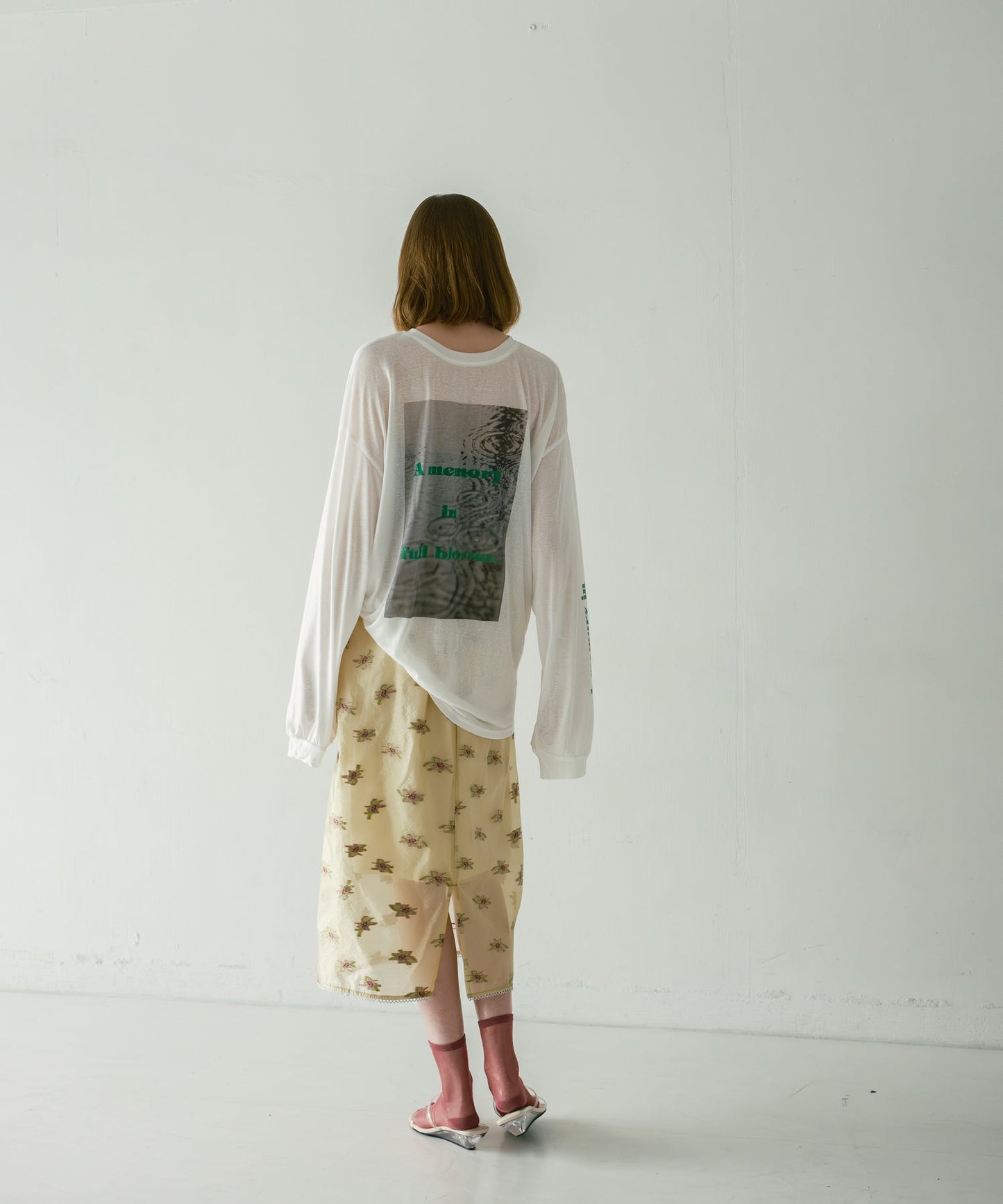 sheer flower skirt / WHT26HSK4031