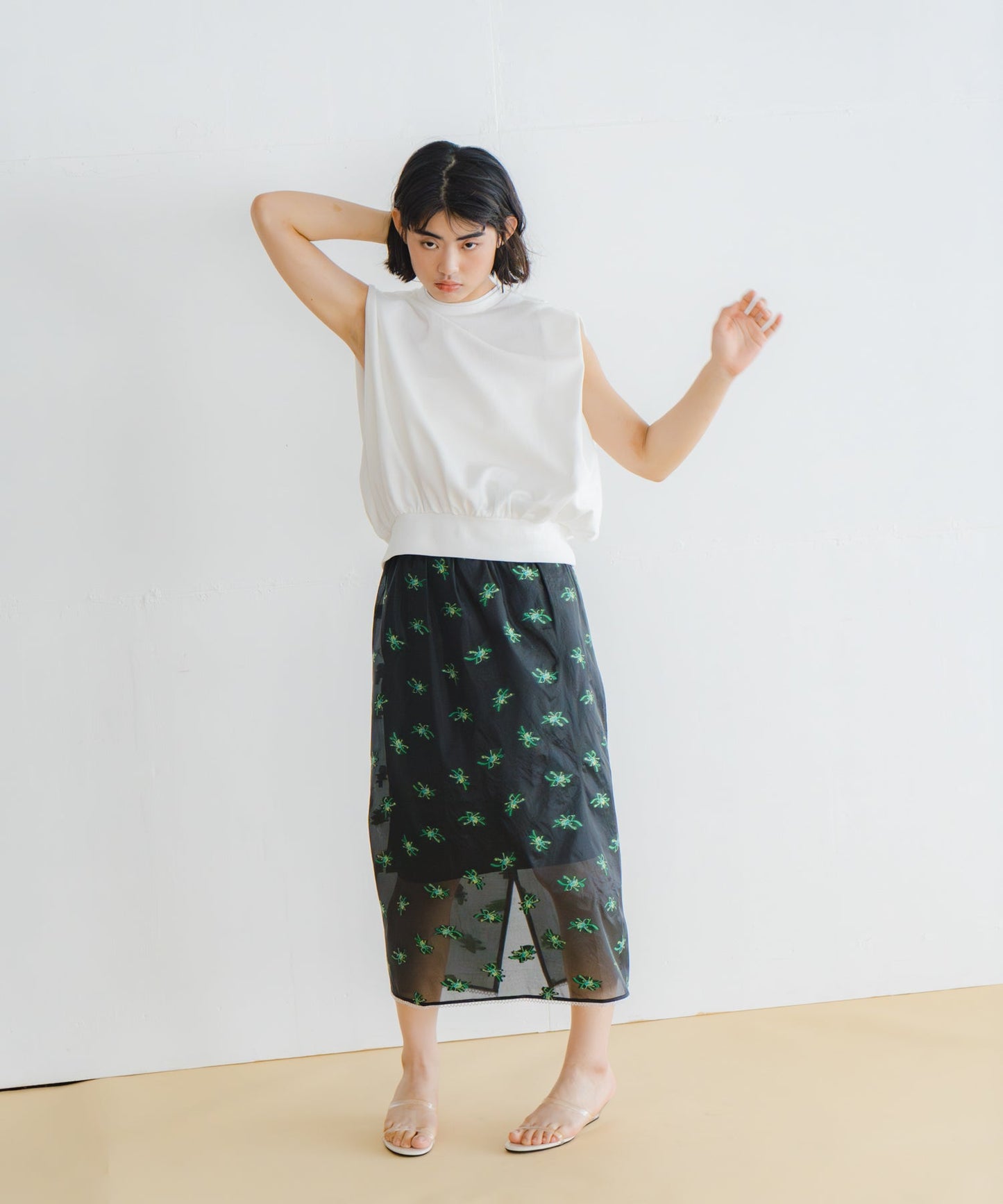 sheer flower skirt / WHT26HSK4031