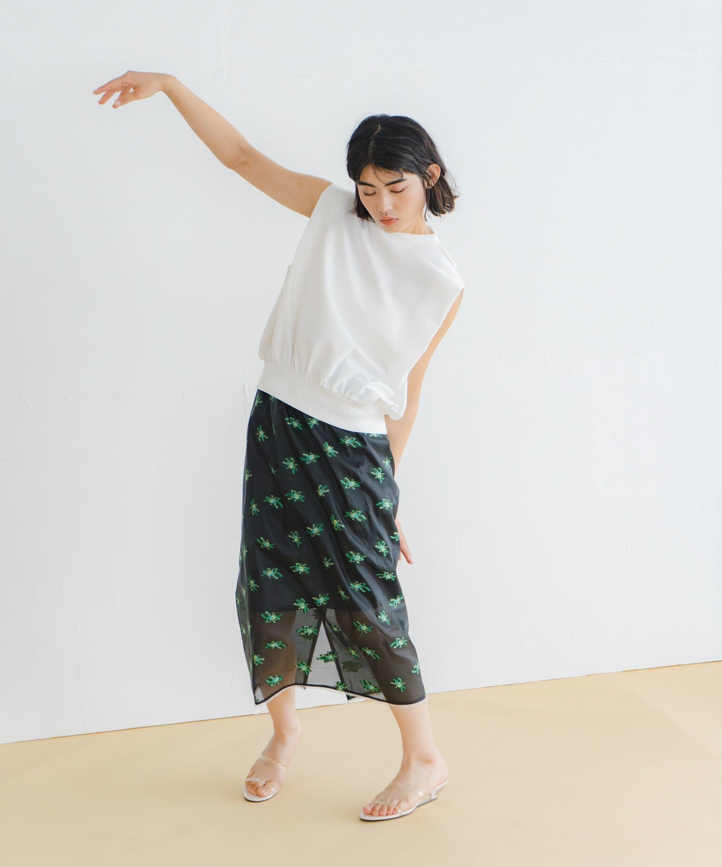 sheer flower skirt / WHT26HSK4031