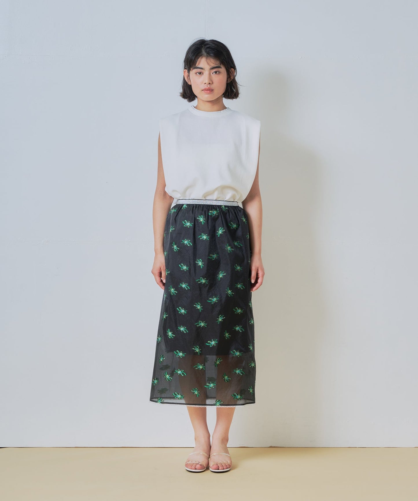 sheer flower skirt / WHT26HSK4031