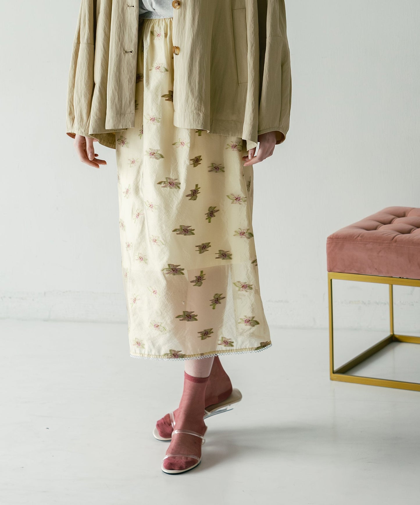 sheer flower skirt / WHT26HSK4031