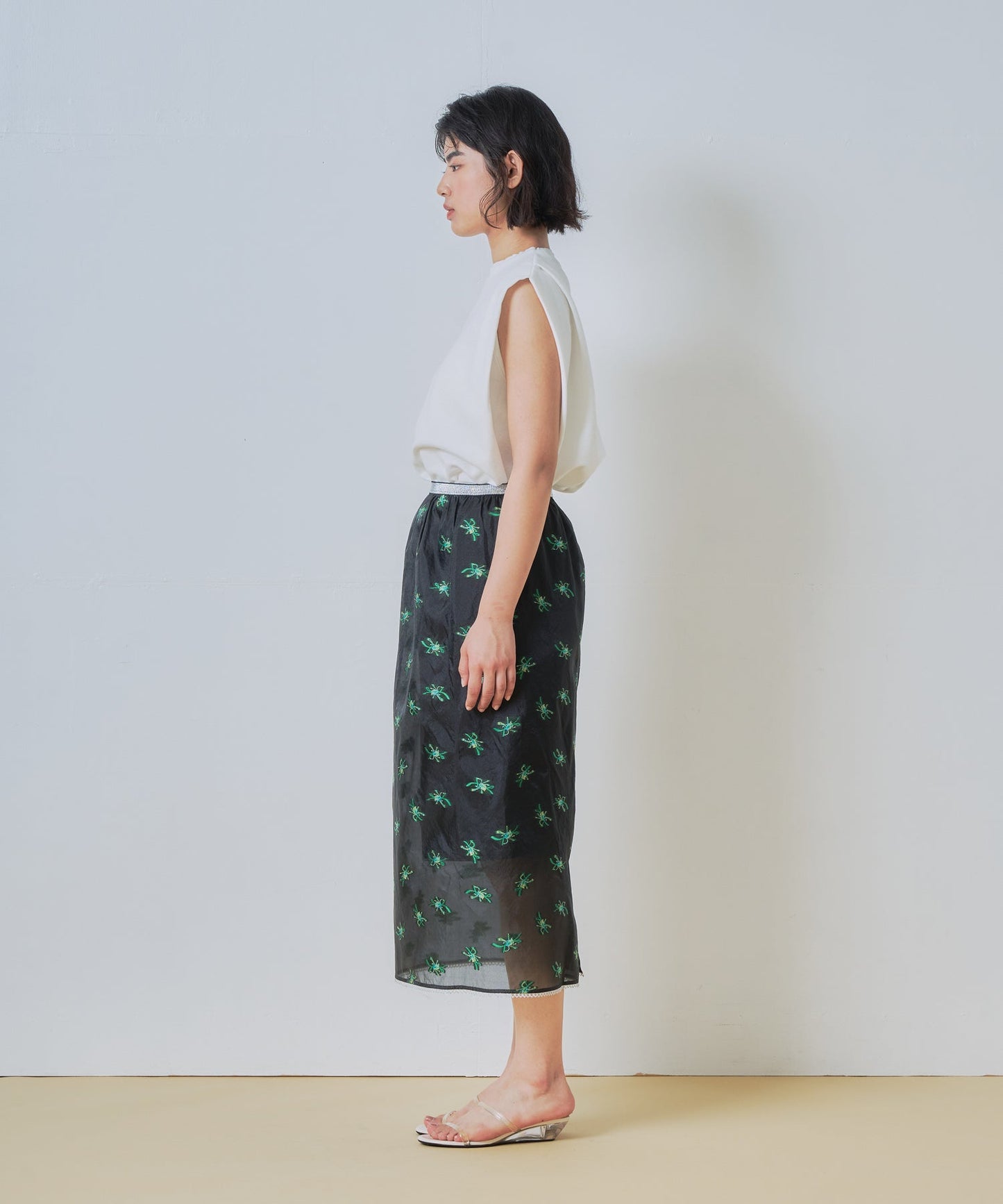 sheer flower skirt / WHT26HSK4031