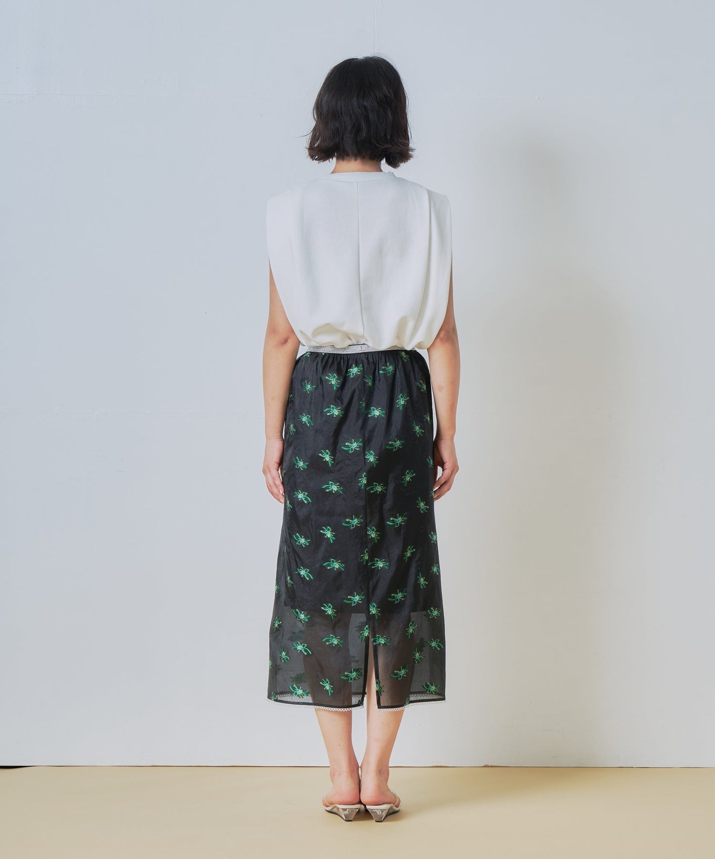 sheer flower skirt / WHT26HSK4031