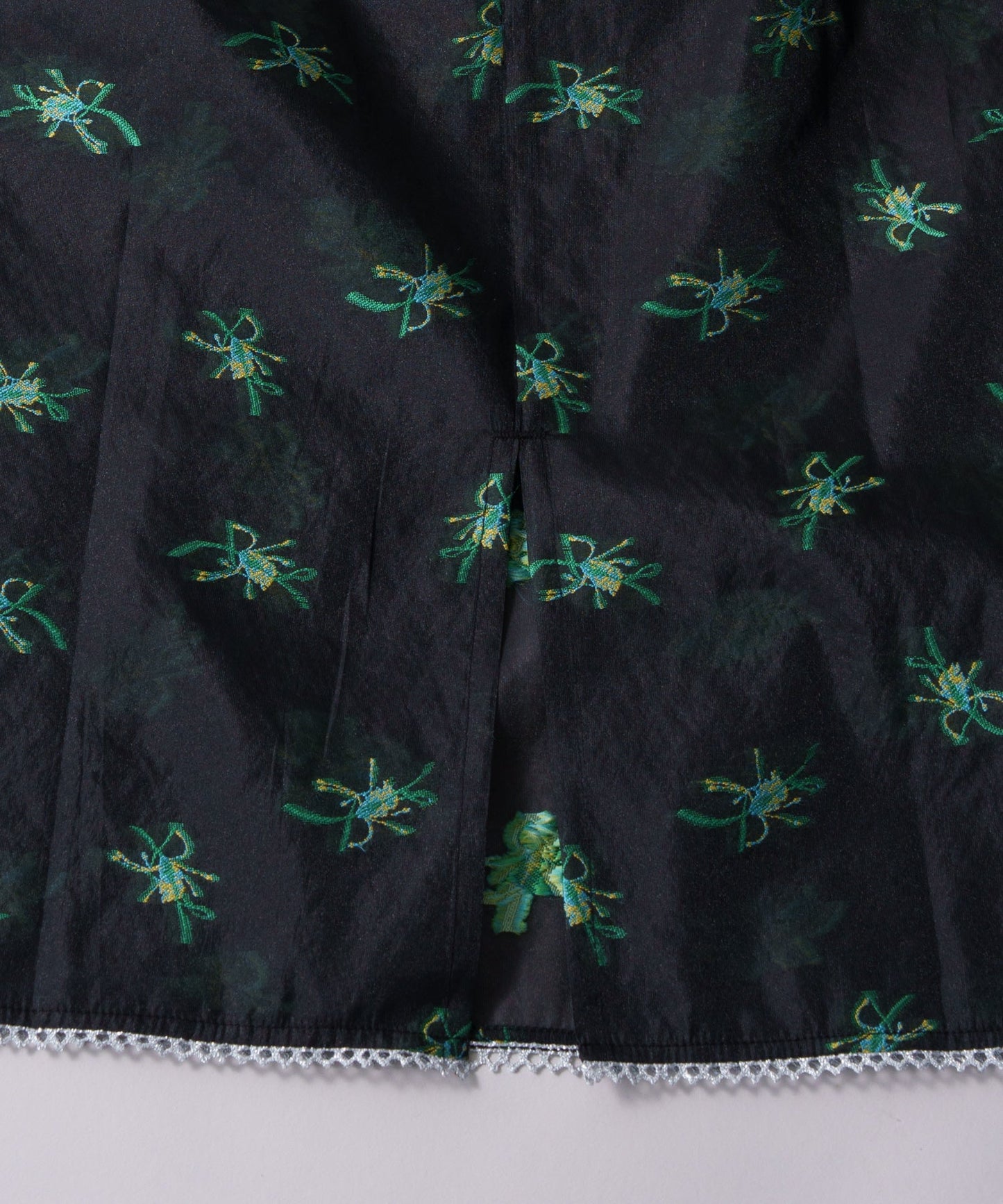 sheer flower skirt / WHT26HSK4031