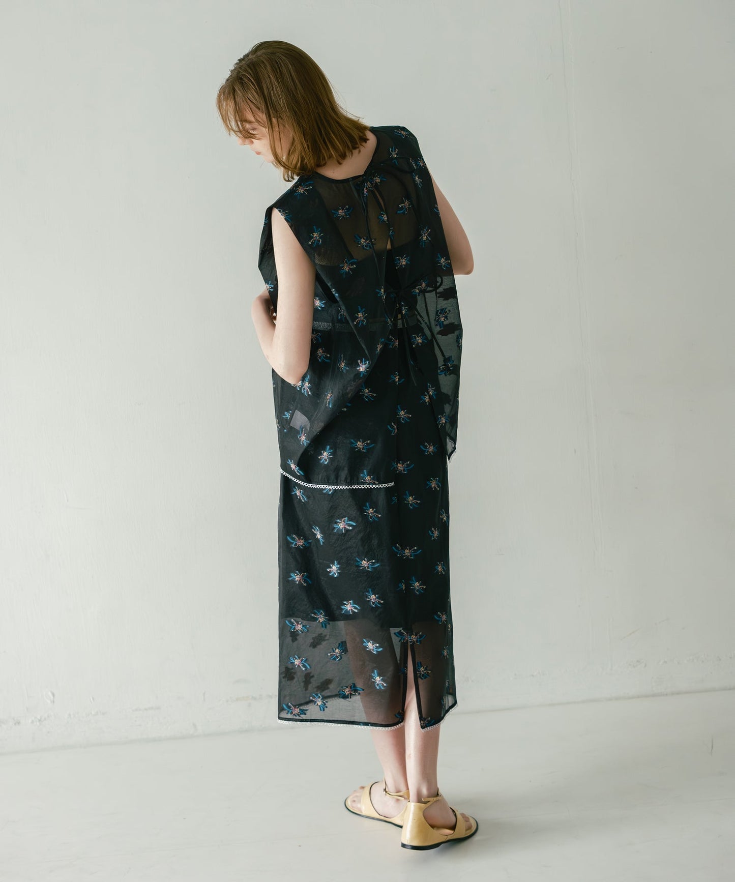 sheer flower skirt / WHT26HSK4031