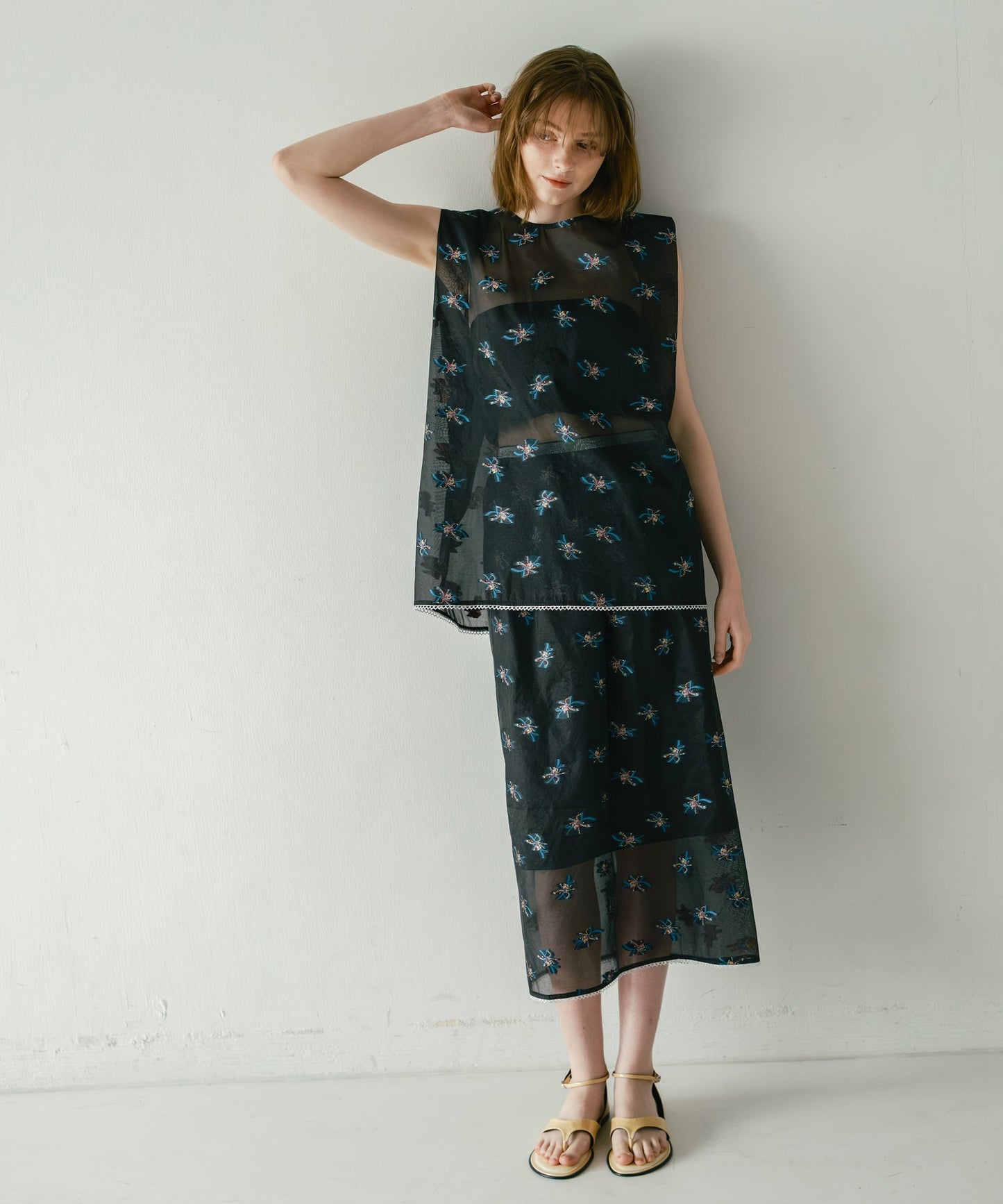 sheer flower skirt / WHT26HSK4031
