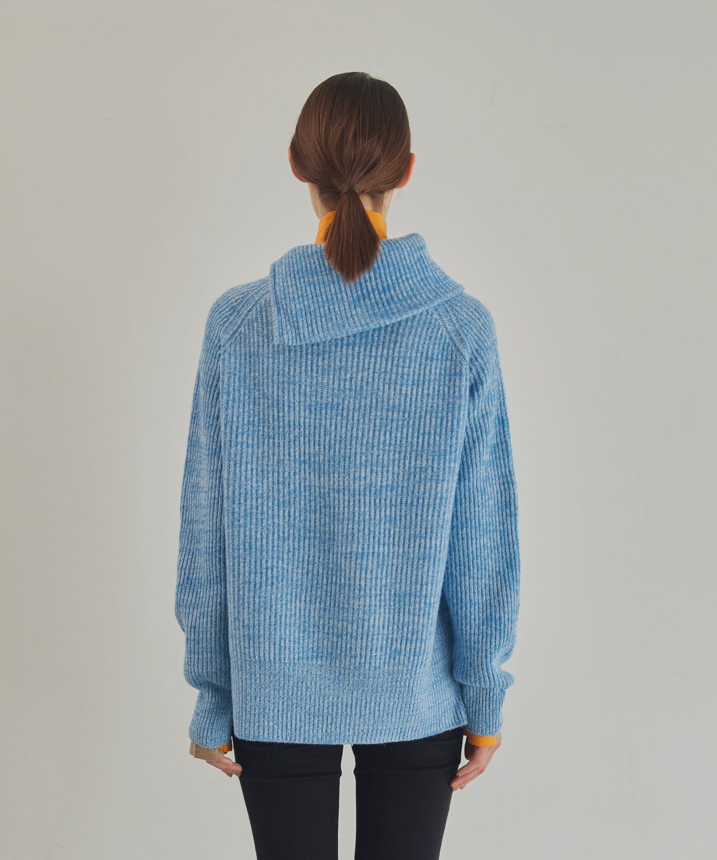 asymmetry high neck knit