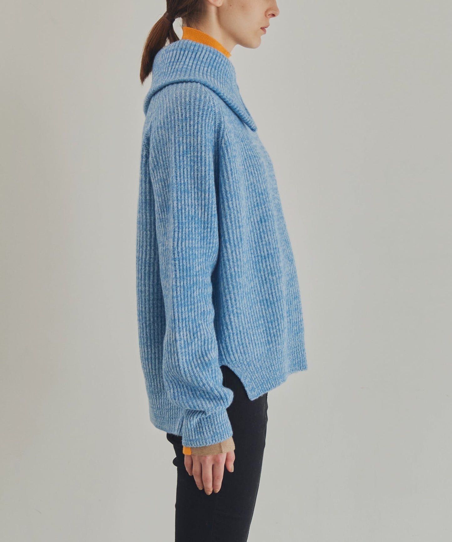 asymmetry high neck knit