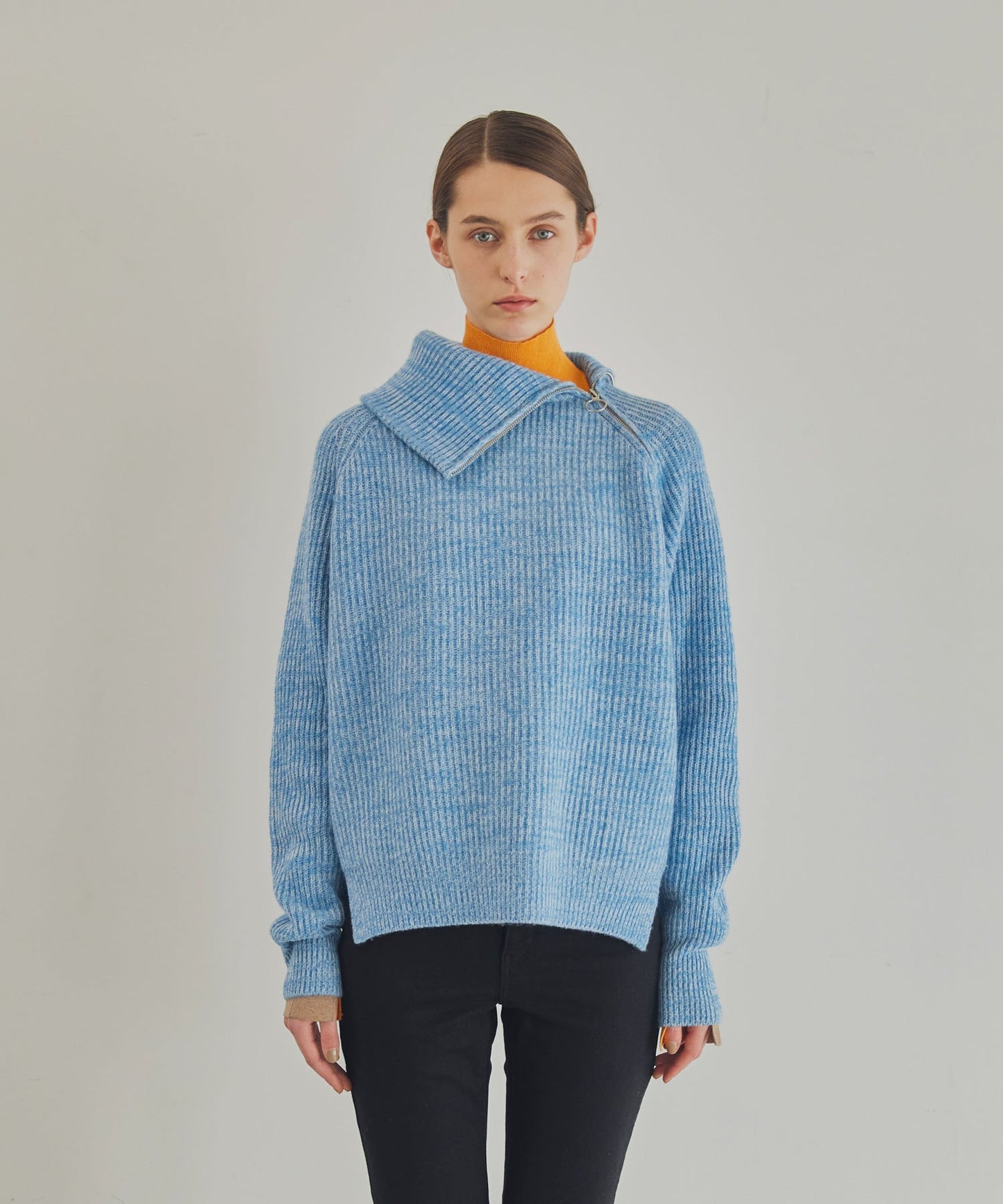 asymmetry high neck knit