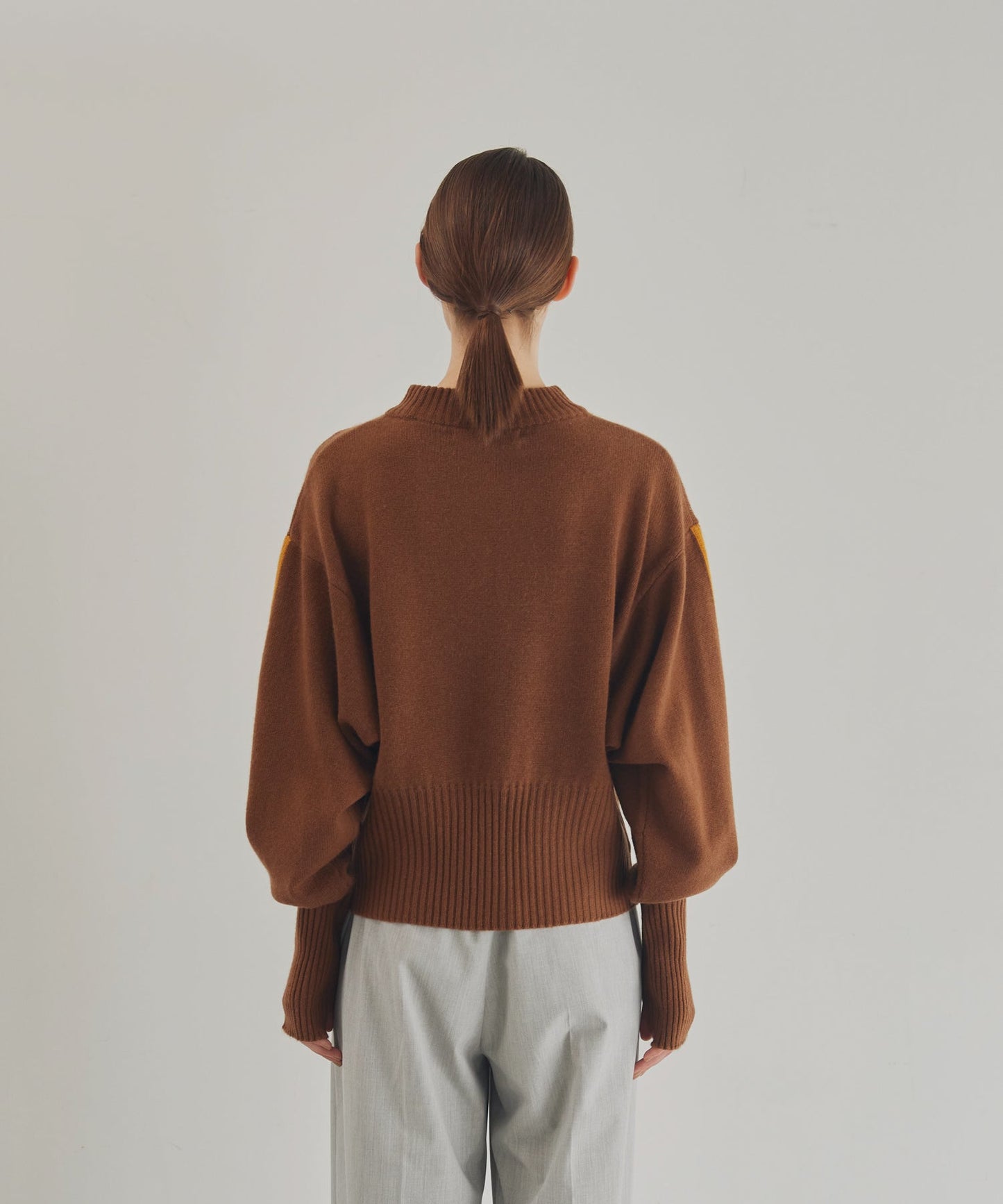 sleeve line knit