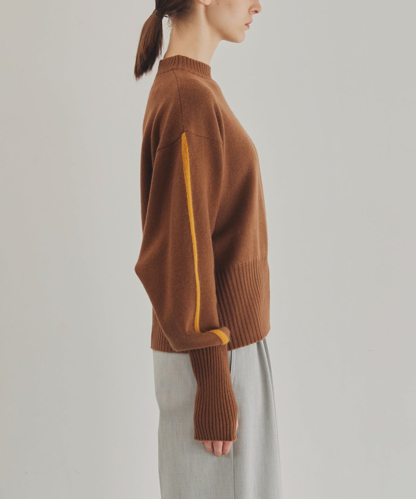 sleeve line knit